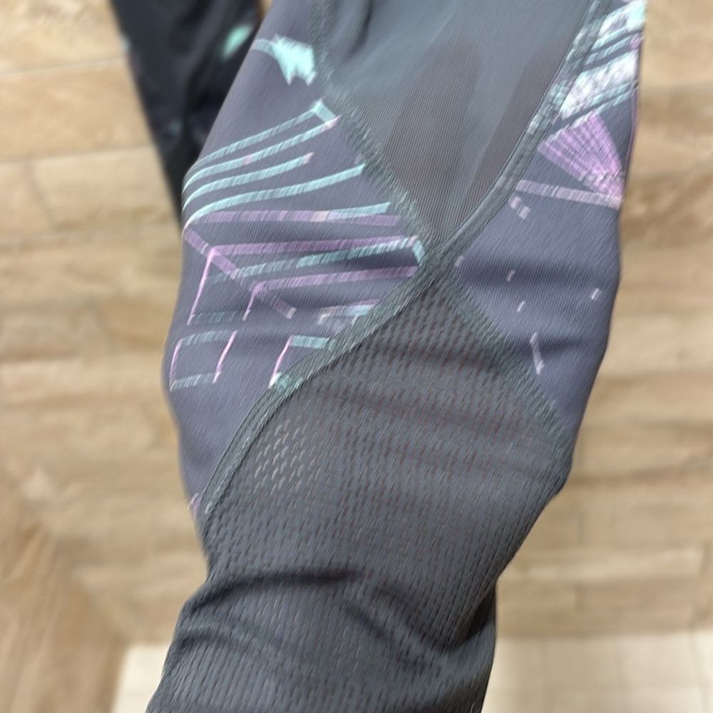Zella Geometric Patterned Leggings - Picture 7 of 11